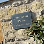 Дом отдыха Cornerstone House *