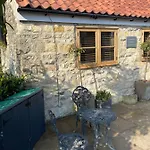 Дом отдыха Cornerstone House Пикеринг